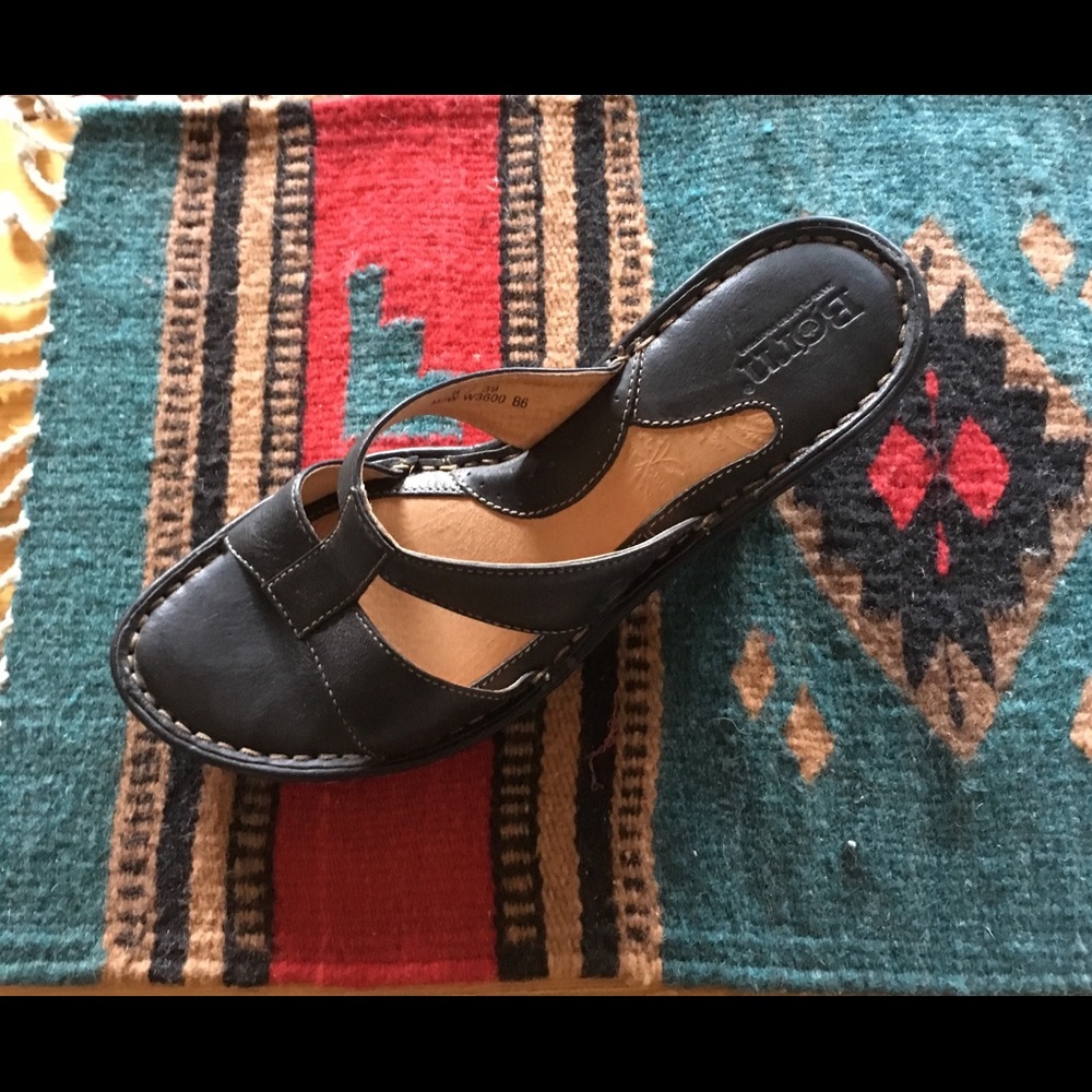 Born sandal